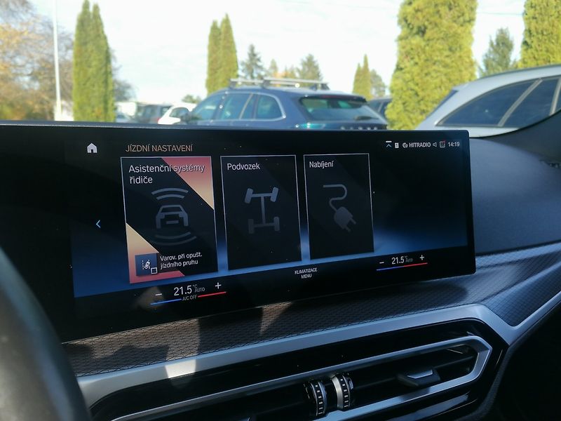 BMW Řada 3 (2023) 320e M-Sport PHEV - fotka 14 z 47