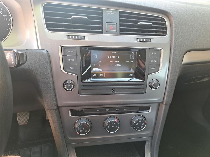 Volkswagen Golf 1,6 TDI Variant - fotka 21 z 45
