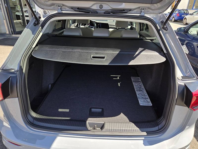 Volkswagen Golf (2023) 2.0 TDI DSG - fotka 34 z 39