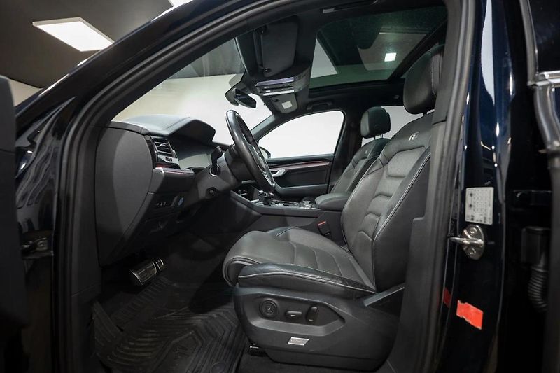 Volkswagen Touareg R-Line 3.0 TDI 210 kW - fotka 8 z 50
