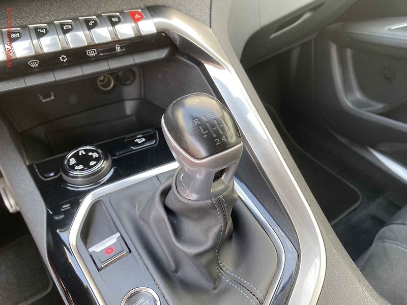 Peugeot 3008 (2019) 1.2PT, Crossway - fotka 15 z 19