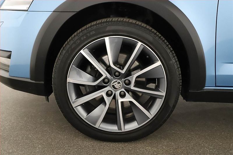 Škoda Octavia (2019) Scout 2.0 TSI - fotka 12 z 26