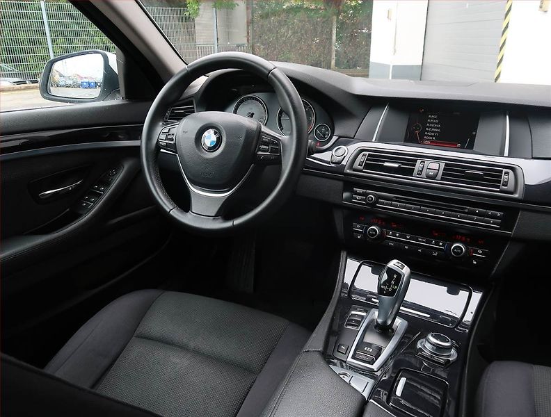 BMW Řada 5 (2015) 520d, Automat, Bi-Xenony - fotka 7 z 18