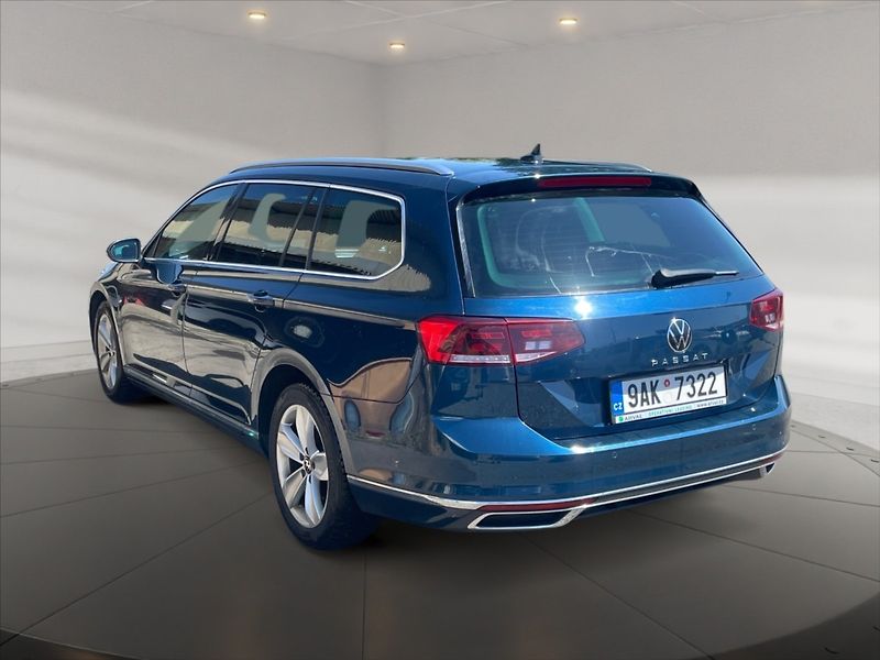 Volkswagen Passat 2,0 TDI 110 Elegance AT - fotka 4 z 11