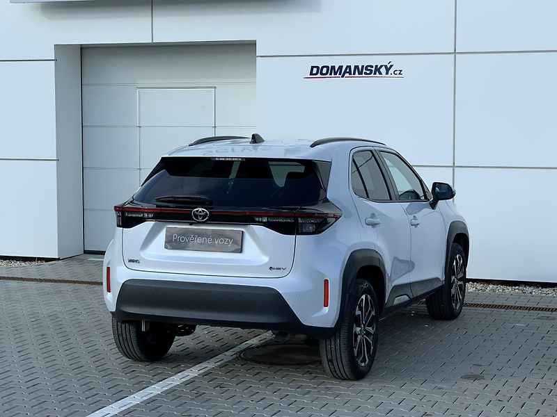 Toyota Yaris Cross YARIS CROSS STYLE 1,5 HEV 96kW - fotka 11 z 29