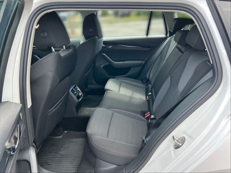 Škoda Octavia 1,5 TSI 110 Ambition - fotka 8 z 11