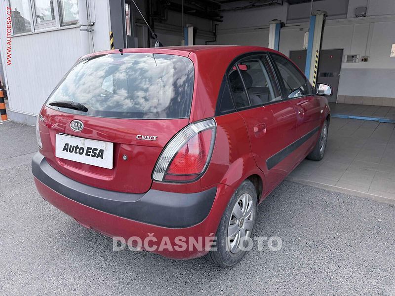 Kia Rio (2005) 1.6i, AC - fotka 2 z 3