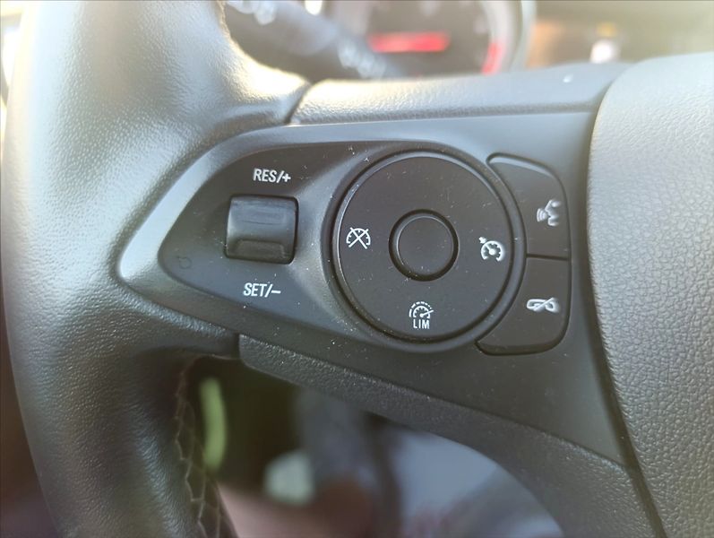 Opel Astra 1,4 Turbo Navi Kamera Tempomat - fotka 29 z 37