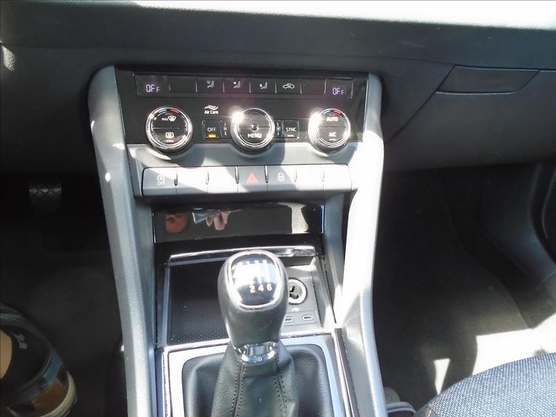Škoda Karoq 1,0 - fotka 24 z 26