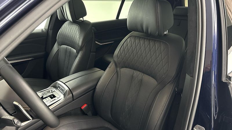BMW X7 40i AUT xDrive M-paket - fotka 15 z 37