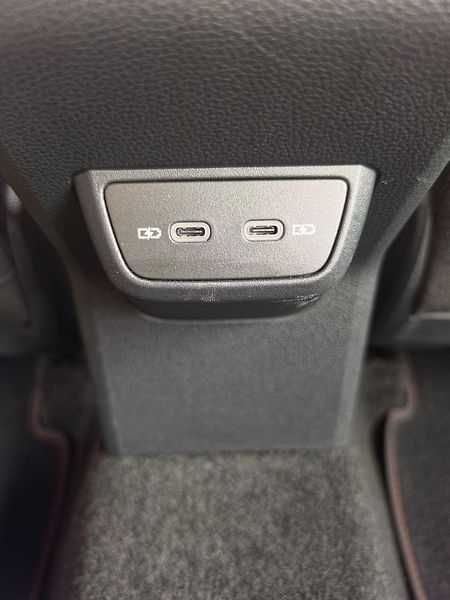 Volkswagen Polo GTI 2.0TSI DSG 152kW DPH 1.Maj - fotka 19 z 22