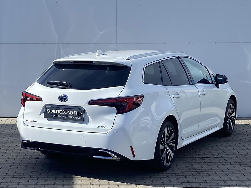 Toyota Corolla 1.8 HSD 140k e-CVT Style - fotka 2 z 22