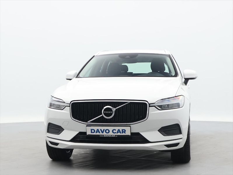 Volvo XC60 2,0 B4 Drive-E MomentumPro AWD - fotka 2 z 28