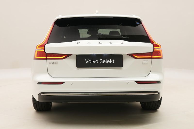 Volvo V60 T6 AWD RECHARGE REZERVACE - fotka 11 z 54