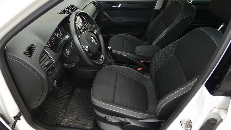 Škoda Fabia Combi 1,0 TSI Ambition Tour - fotka 18 z 22