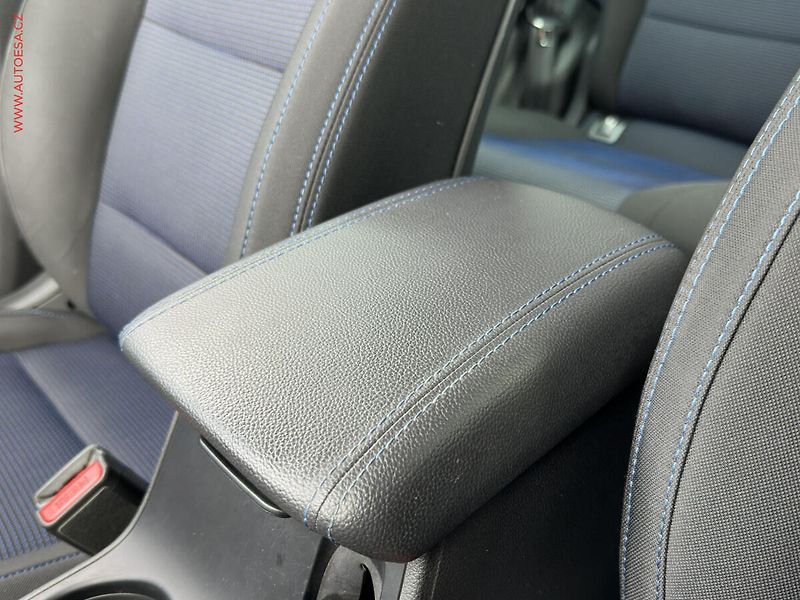 Hyundai Tucson (2016) 2.0 CRDi 4x4, ČR, AC, výhřev - fotka 19 z 21