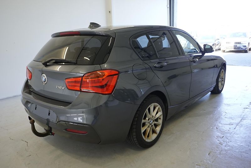 BMW Řada 1 2,0 M-SPORT AUT. - fotka 5 z 28