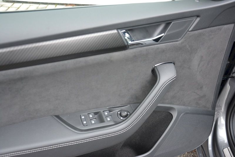 Škoda Superb (2024) Combi SportLine 2,0 TDI 147 kW - fotka 15 z 25