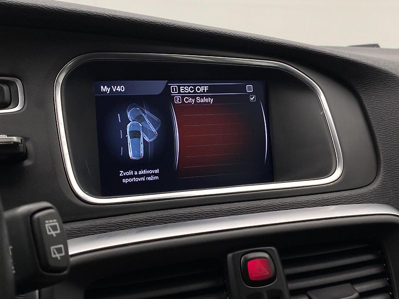 Volvo V40 T2 MOMENTUM AUT  - fotka 37 z 39