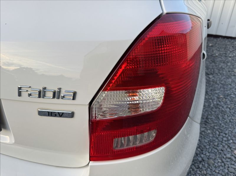 Škoda Fabia 1,4 i 16V 63kW KLIMA 1.maj. ČR - fotka 16 z 43