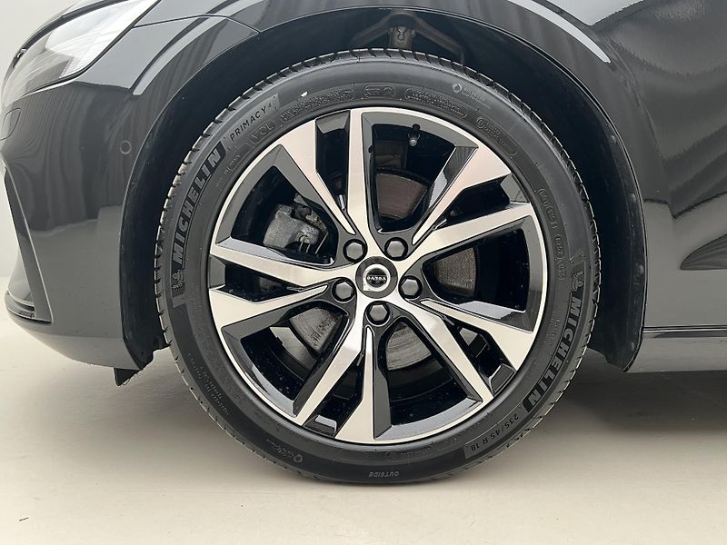 Volvo V60 B4 PLUS DARK AUT 1.maj. - fotka 15 z 45