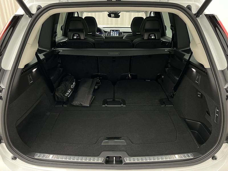 Volvo XC90 (2026) B5 AWD DARK PLUS - fotka 8 z 47