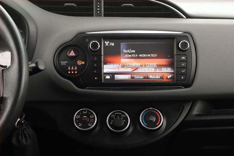 Toyota Yaris (2016) 1.33 Dual VVT-i, Serv.kniha - fotka 11 z 16