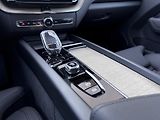 Volvo XC60 B5 AWD // PLUS DARK + sada kol - náhled 18