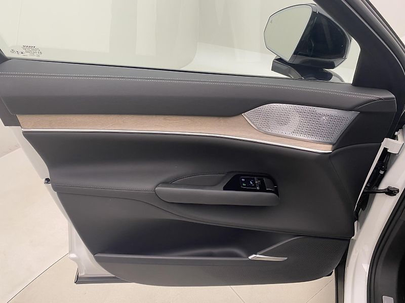 Volvo EX90 PURE ELECTRIC TWIN ULTRA 7m - fotka 7 z 57