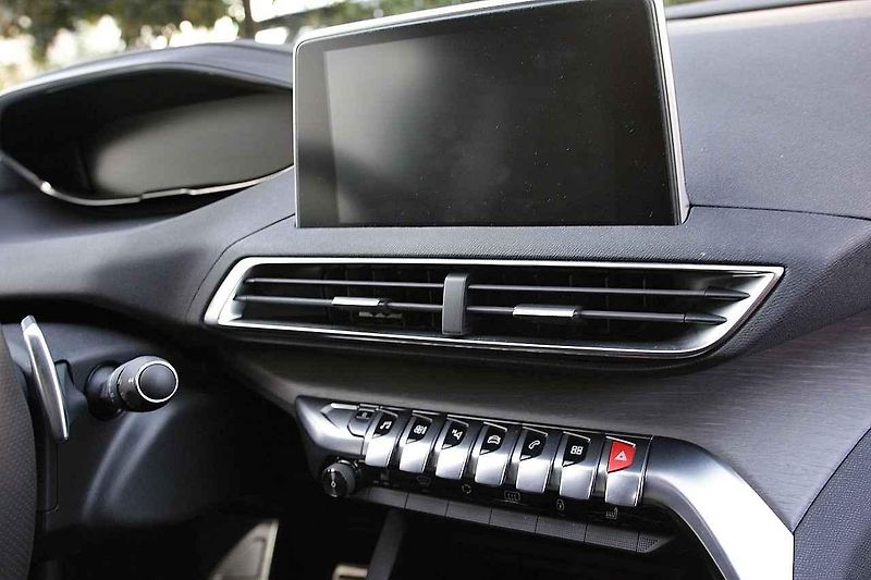 Peugeot 5008.