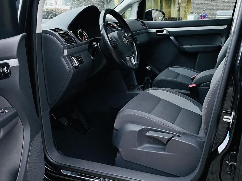 Volkswagen Touran 1.4TSI VÝHŘEV SERVISKA TAŽNÉ - fotka 26 z 43