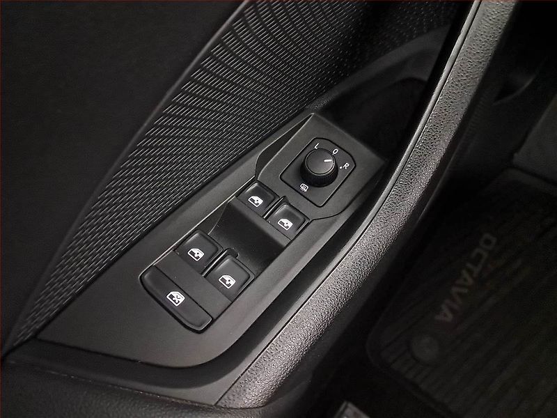 Škoda Octavia (2022) Ambition 2.0 TDI, ČR,1.maj - fotka 17 z 18