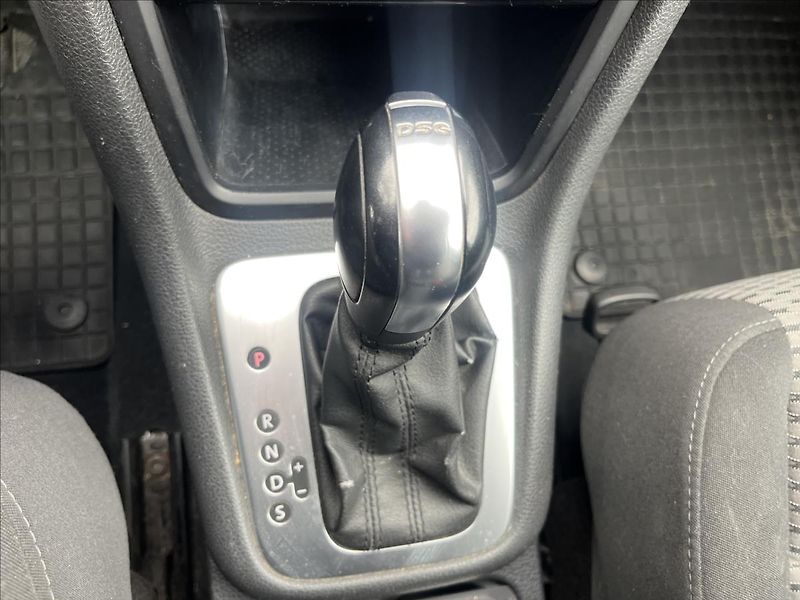 Volkswagen Sharan 2,0 TDi DSG 130KW KLIMA SERVIS - fotka 20 z 38