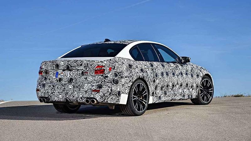 Prozatím maskované BMW M5.