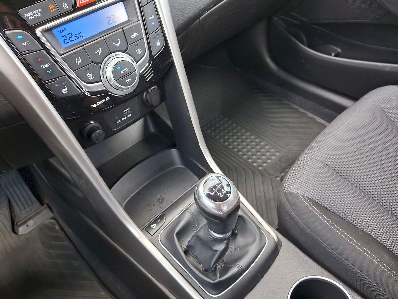 Hyundai i30 (2015) Kombi - fotka 26 z 31