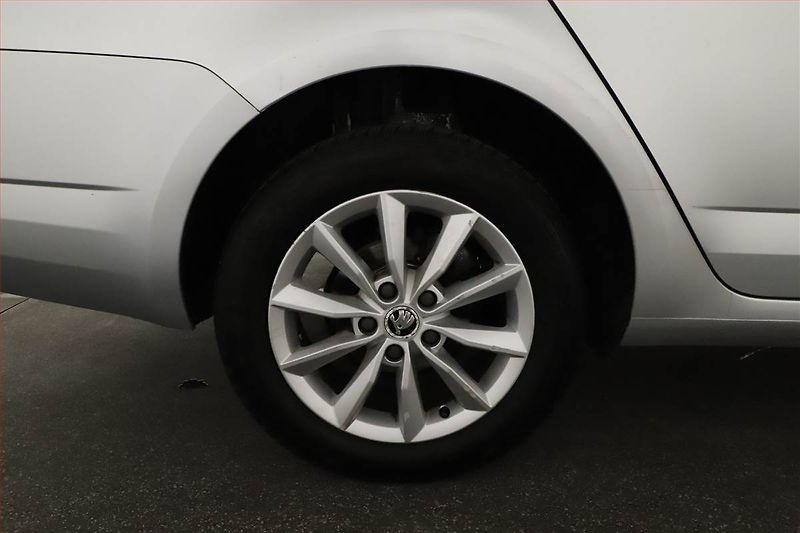 Škoda Octavia (2014) Ambition 1.6 TDI, Serv.kniha - fotka 11 z 13