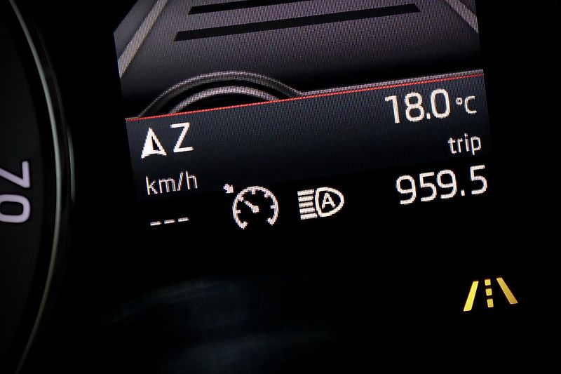 Škoda Superb 2.0 TSI 162 kW DSG Sportline - fotka 38 z 50