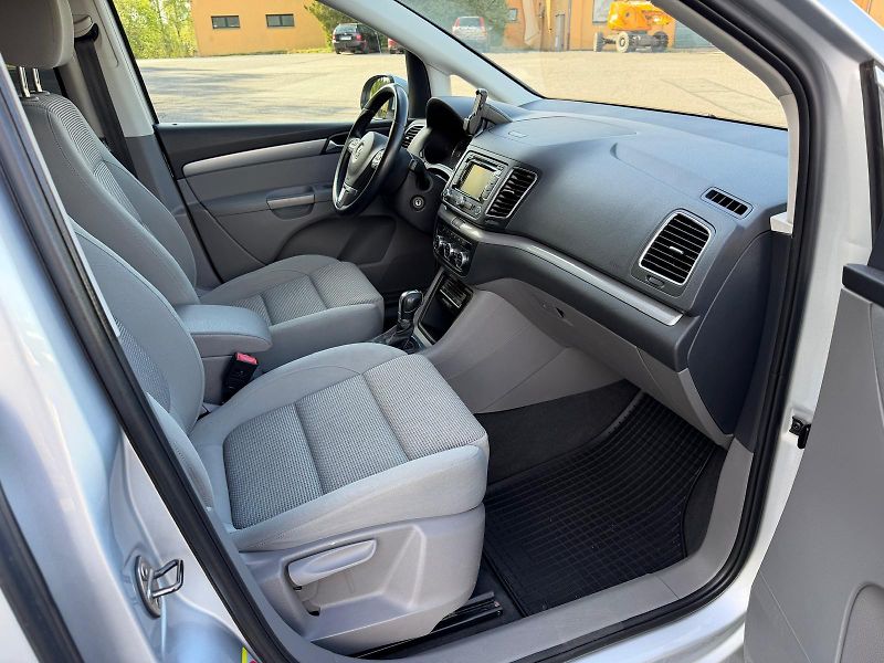 Volkswagen Sharan 2,0 TDI DSG Comfortline/servis - fotka 16 z 30