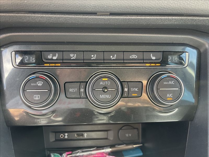 Volkswagen Tiguan 2,0 TDi 110kw 4-Motion LED GPS - fotka 21 z 37