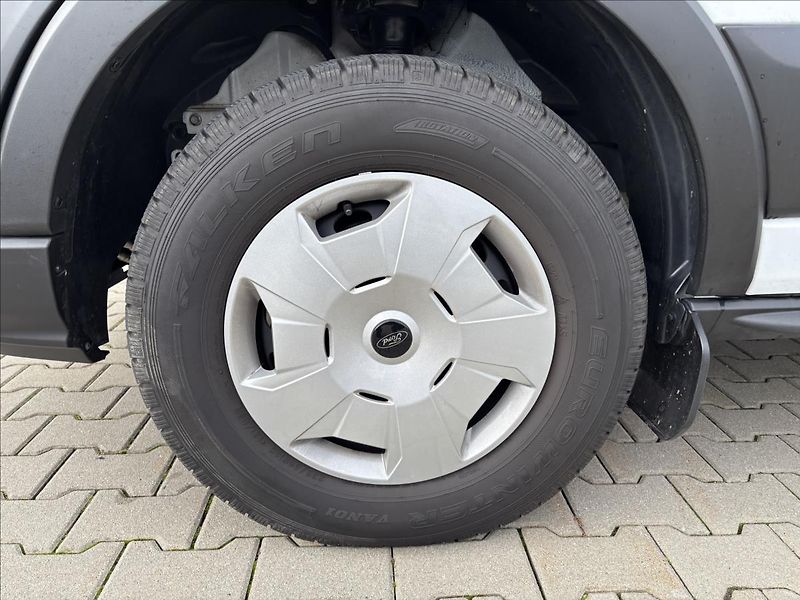 Ford Transit 2,0 EcoBlue 121kW L4 DPH - fotka 9 z 43