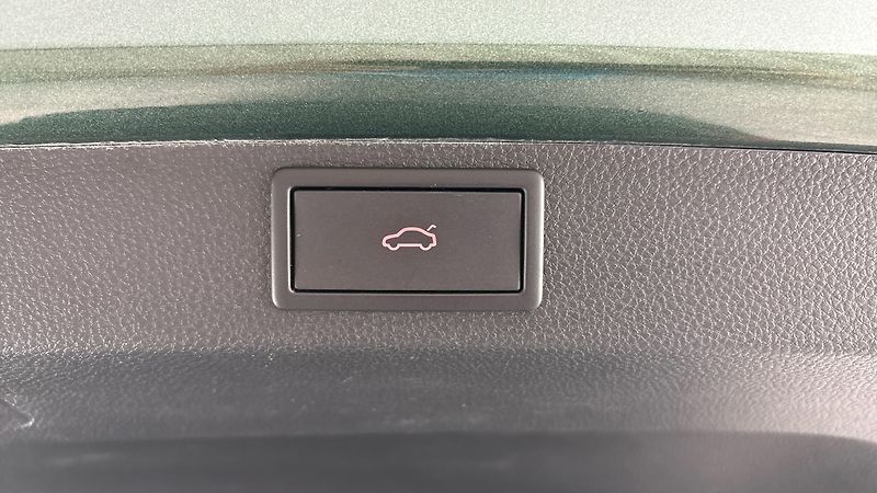 Škoda Karoq 2.0 TDI DSG 4x4 Scout - fotka 21 z 30
