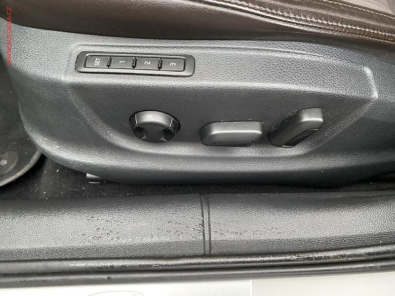 Škoda Octavia (2018) 1.8 TSI, ČR, L&K, DSG, LED - fotka 12 z 19