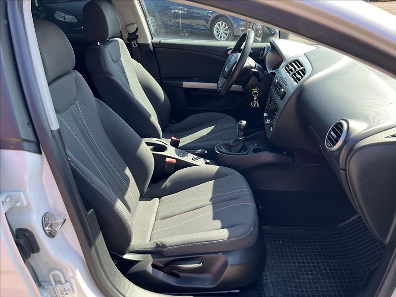 Seat Leon 2,0 TDi STYLE ROZVODY KLIMA - fotka 11 z 37