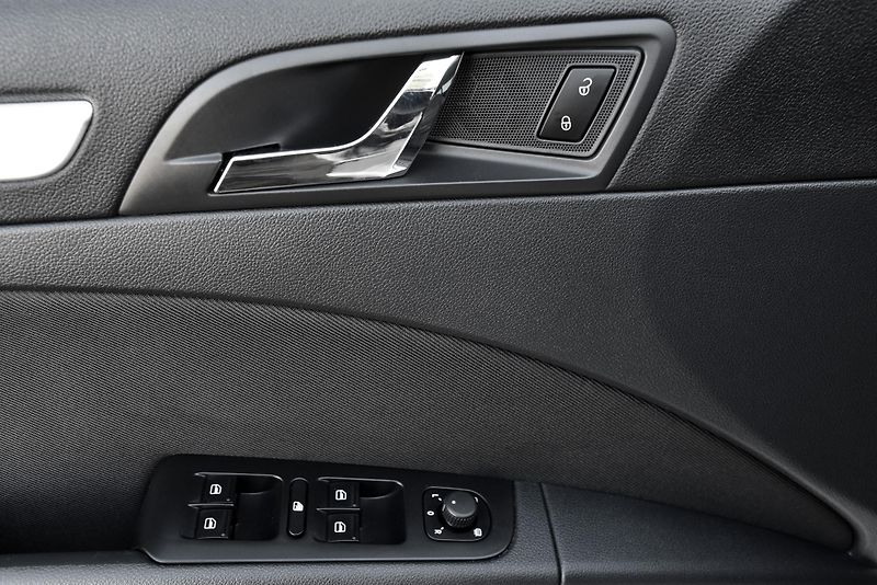Škoda Superb 2.0 TDi CR,NAVI,VÝHŘEV,XENONY - fotka 11 z 45