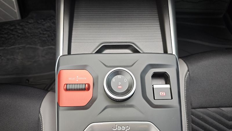 Jeep Compass (2026) Altitude hybrid 145PS automat  - fotka 31 z 39