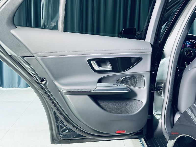 Mercedes-Benz Třídy E (2025) 220d*AMG*360*REZERVACE* - fotka 29 z 37