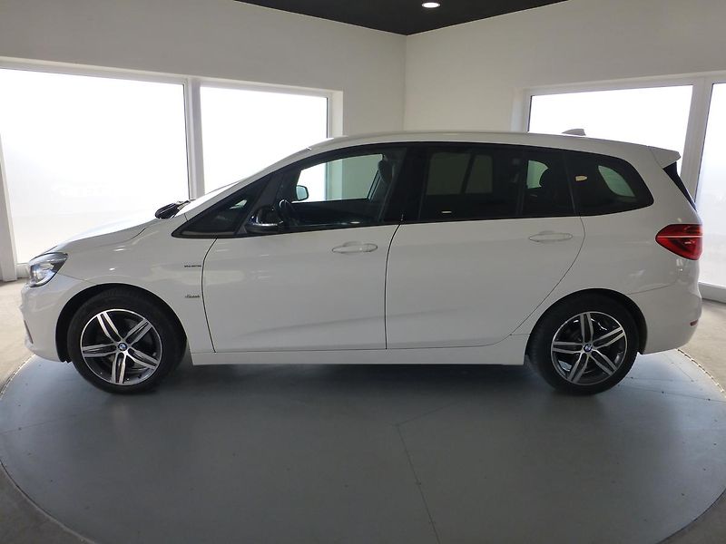 BMW Řada 2 (2016) 2,0D*NAVI*ALU*VYHŘ.SED*M.PAKET - fotka 8 z 28