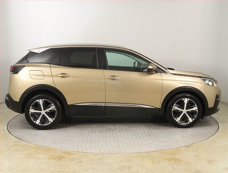 Peugeot 3008 (2017) Allure 1.6 BlueHDi, Automat - fotka 6 z 24