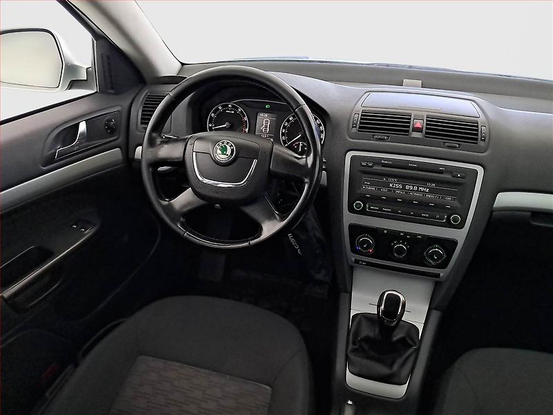 Škoda Octavia (2011) 1.4 TSI, Tempomat - fotka 7 z 14