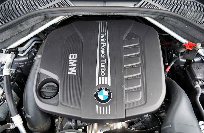 BMW X6 3.0d xDrive, M paket/260PS/ČR - fotka 10 z 44